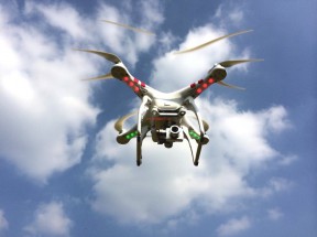 le phantom 2 vision + en vol stationnaire 