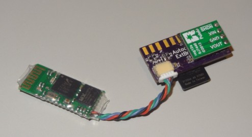 L'extension qui ajoute un lecteur MicroSD et un UART connecté à un module Bluetooth