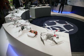 Avalanche de Phantom 2 sur le stand DJI