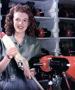 Norma Jeane Dougherty, June 26, 1945. Crédit Photo : David Conover 