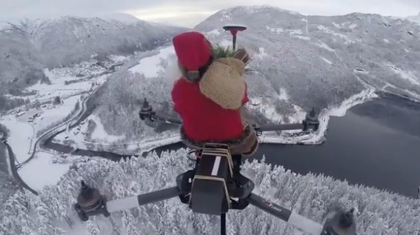 Le Père Noël et son drone