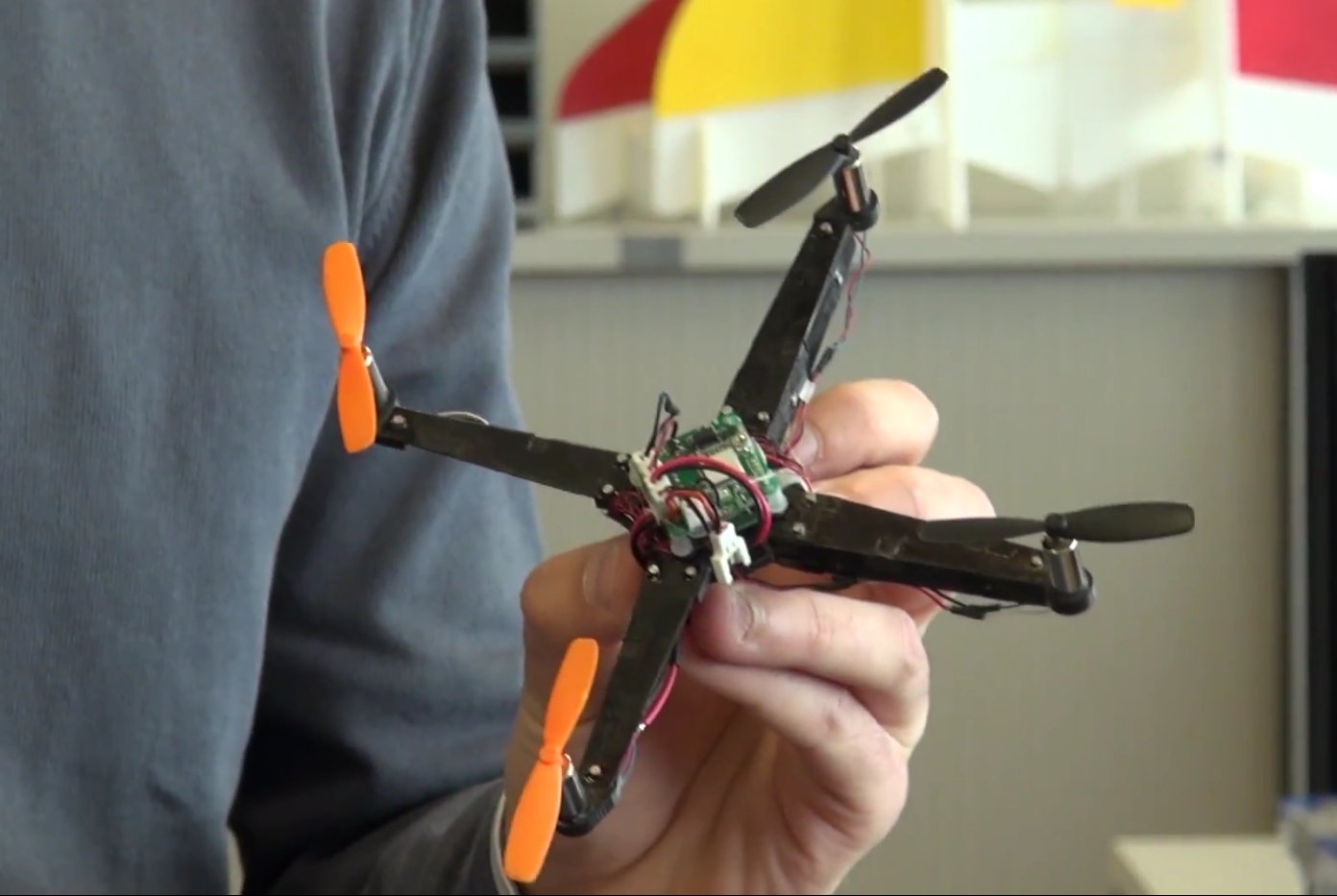 L’EPFL et le drone pliable