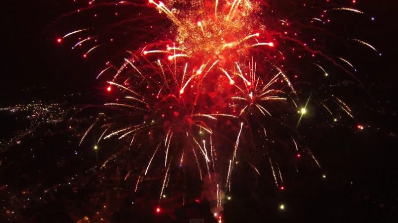 Les feux d’artifice et les drones
