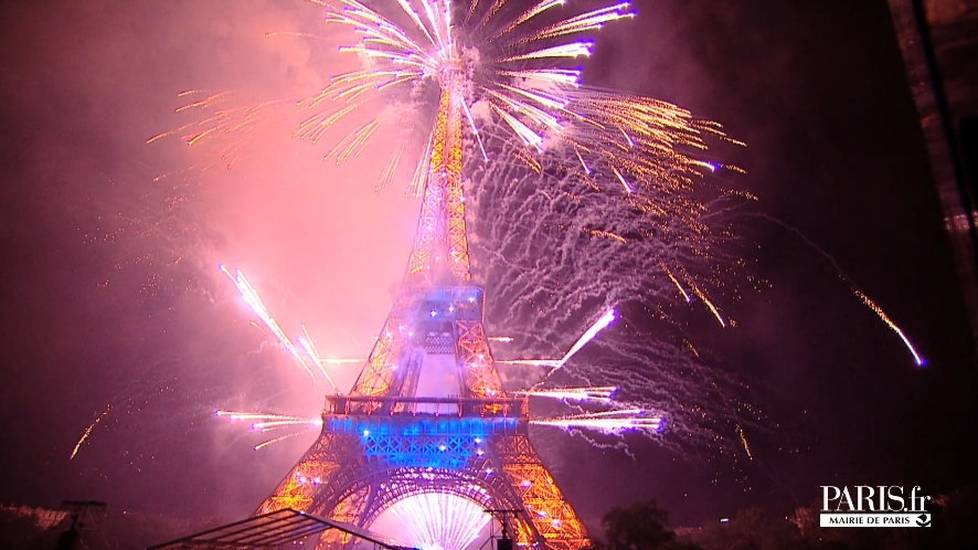 Feu d’artifice de Paris et le drone