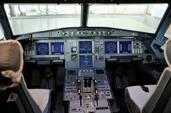 Cockpit A320. Crédit photo Gleb Osokin - Russian AviaPhoto Team