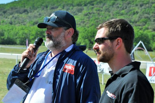 A gauche, Richard Vinuesa, en charge de la prochaine compétition en Espagne, et Yann Oeffner d'ImmersionRC