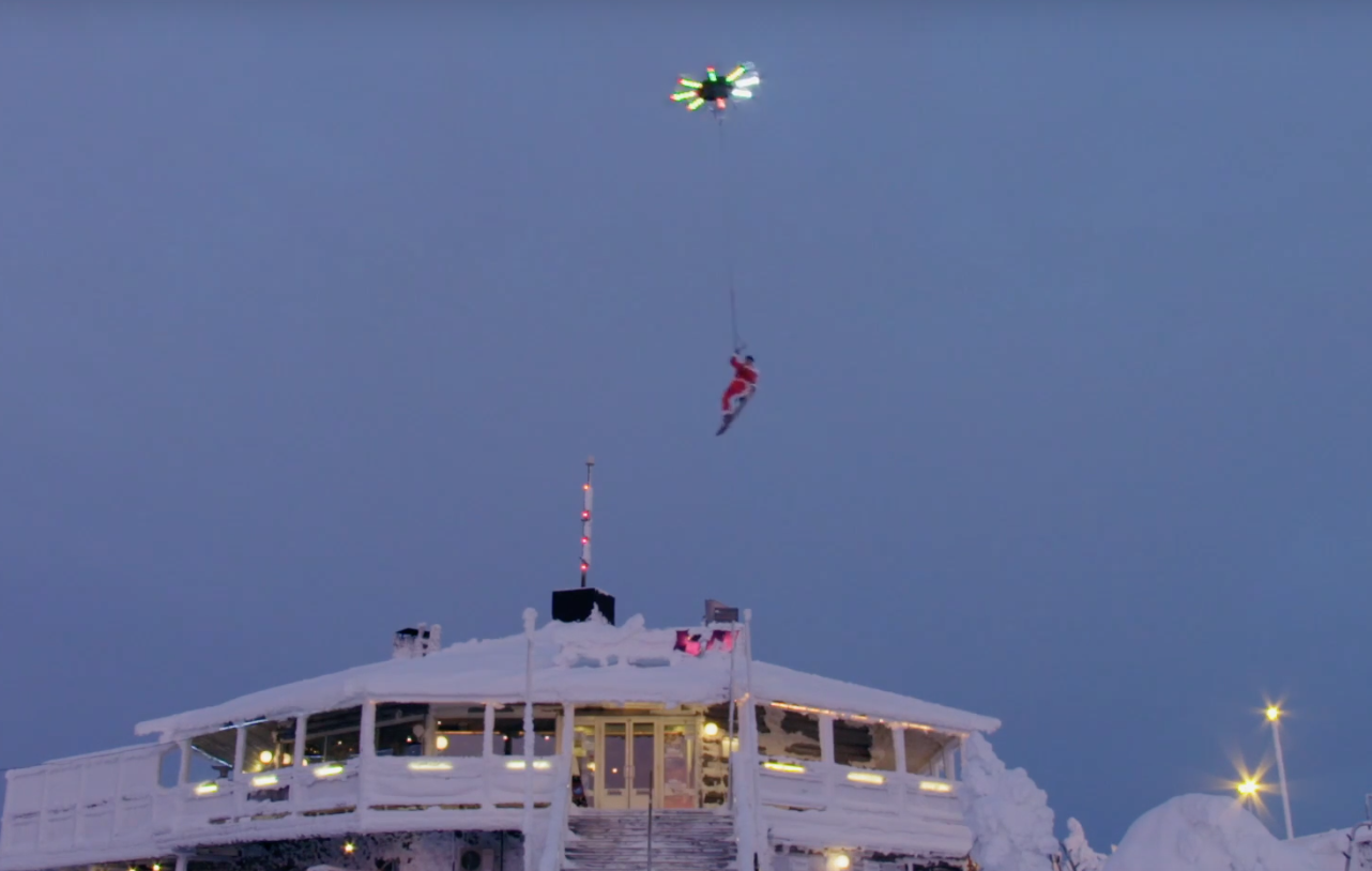 Casey Neistat se fait-il porter par un drone ?