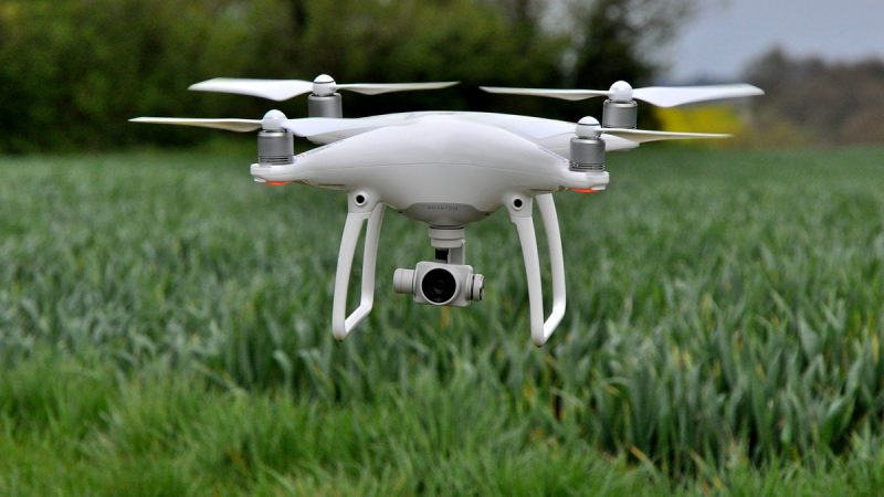 DJI, l’arrêt du Phantom 4, et les autres constructeurs