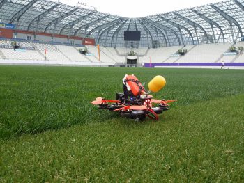 Un Tweaker 180 "FPV addiction" avec son capuchon d'antenne surprise au chocolat !