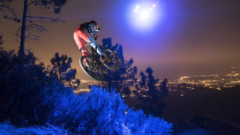 DroneContrast présente Loic Bruni – Night Chase !