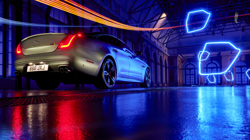 La Jaguar XJL et les drones