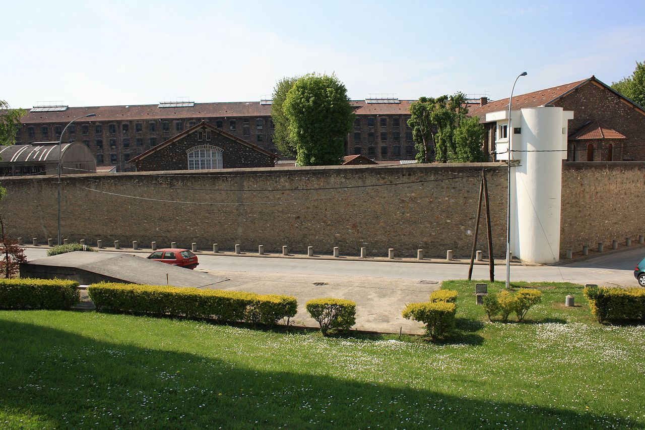 Survol présumé de la prison de Fresnes