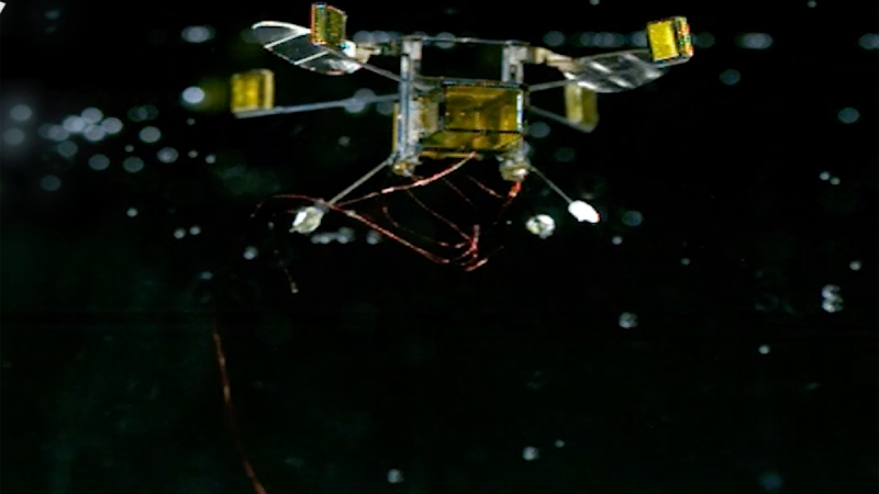 Hybrid RoboBee, le micro drone sous l’eau et en l’air !