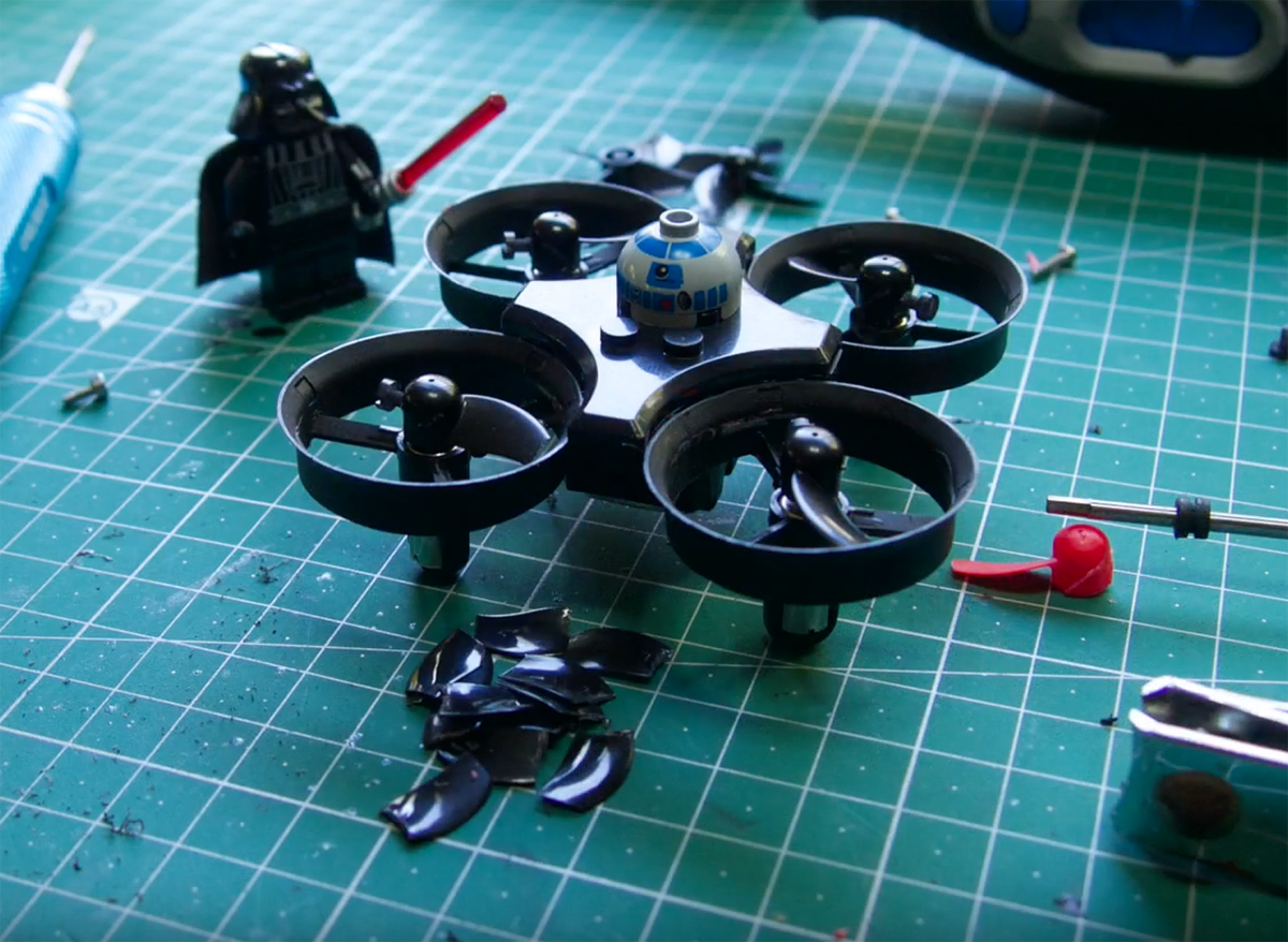 Un Tiny Whoop, 4 hélices à une pale, ça vole ?