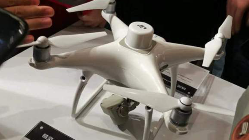 DJI Phantom 4 avec récepteur GPS RTK ?