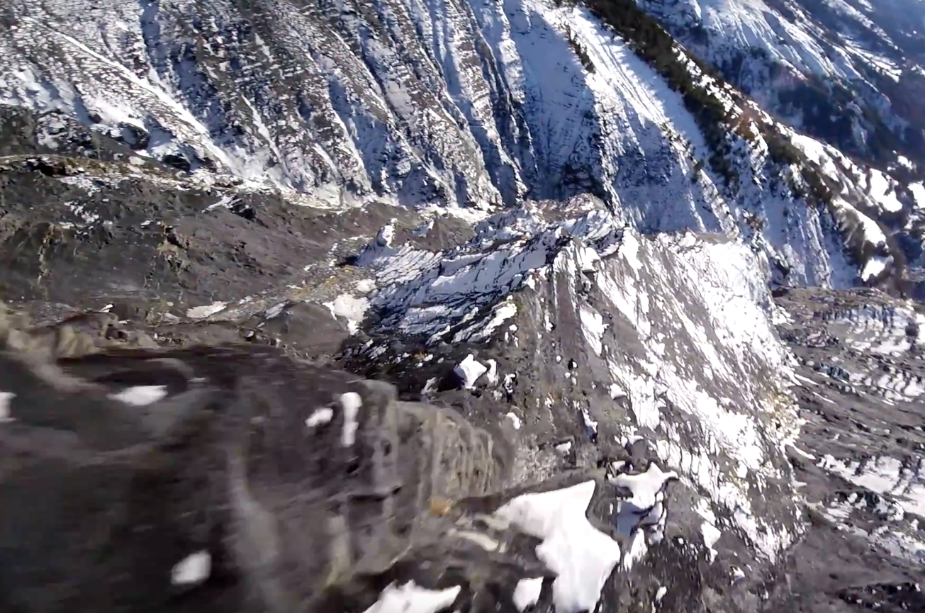 Dom FPV : Fly like a wingsuit with a drone