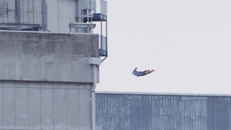 Greenpeace survole la centrale nucléaire de Bugey en drones