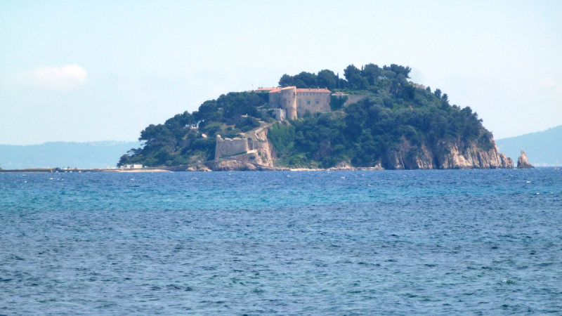 Fort de Brégançon : le vol a été interrompu par un brouilleur d’ondes