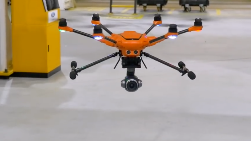 Ford inspecte ses usines avec un drone (GoPro vs Yuneec)