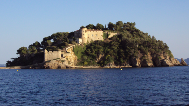 Un drone a survolé le fort de Brégançon