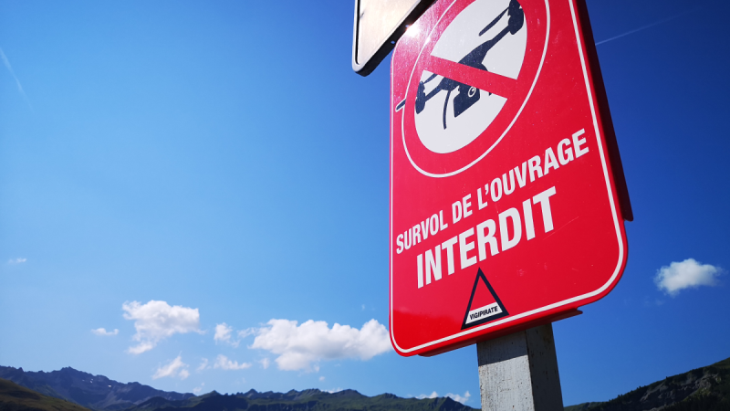 Les panneaux « No Drone Zone », la multiplication en France