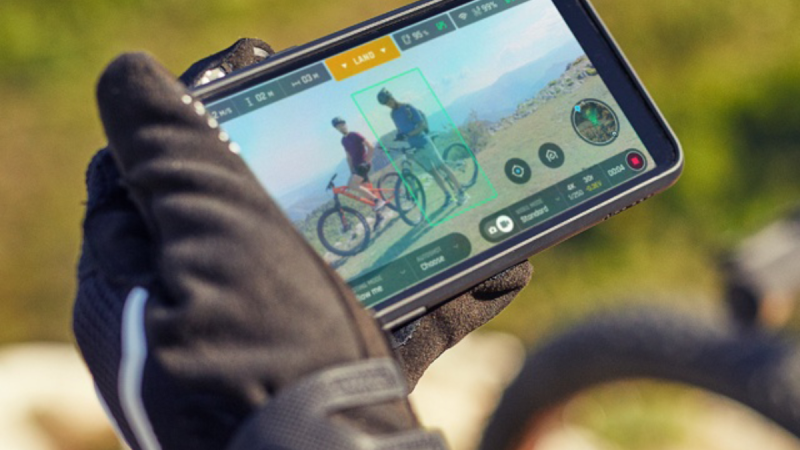 Parrot Freeflight 6, disponible sur l’AppStore, avec une promo pour Follow Me et FlightPlan