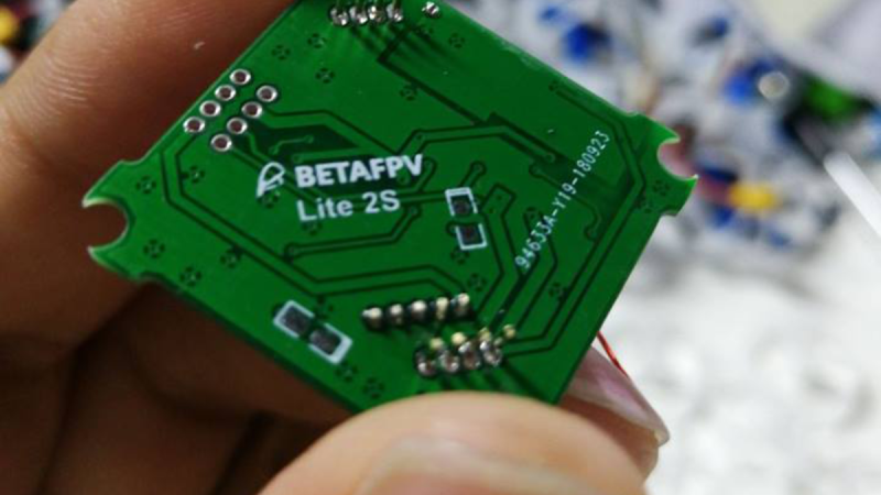 BetaFPV Silverware 2S, en approche