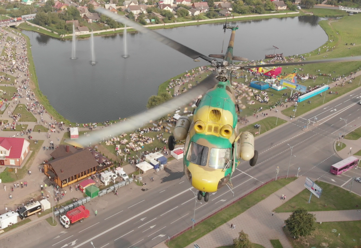 L’hélicoptère et le festival en Biélorussie