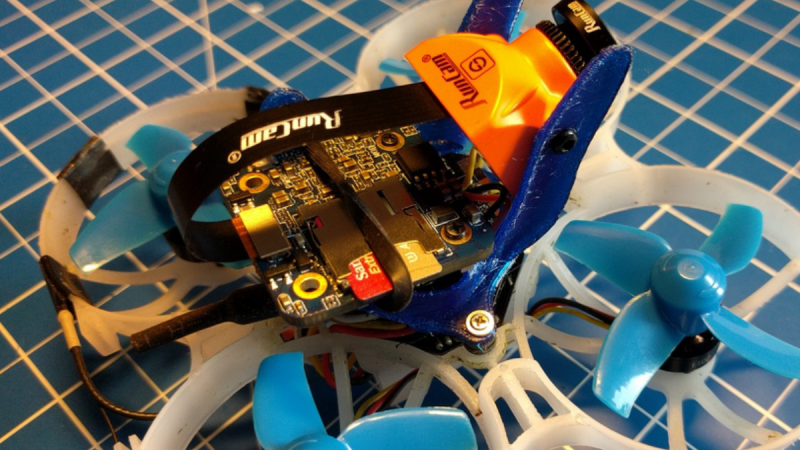 Un Beta75X avec une caméra RunCam Split Mini v2