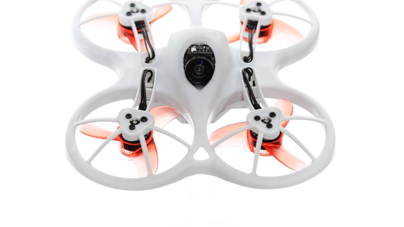 Emax Tiny Babyhawk, en approche