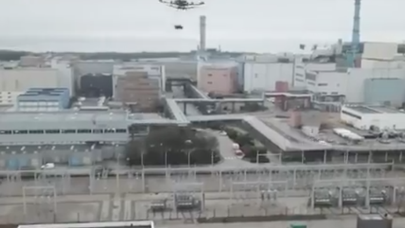 Greenpeace utilise des drones au-dessus de l&rsquo;usine nucléaire de la Hague