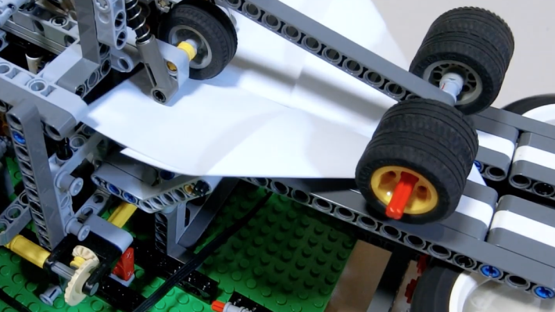 Lego et avions en papier