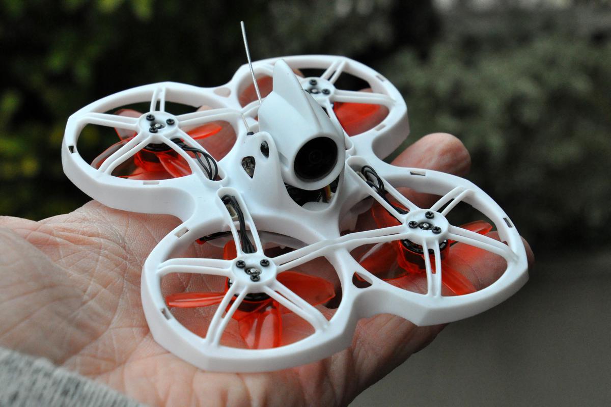 kit Tinyhawk II RTF 25-100-200 VTX commutable Drone de course EMAX FPV drone de vue à la première personne avec caméra Runcam Nano 2 Mini-Drohne avec lunettes et contrôleur 