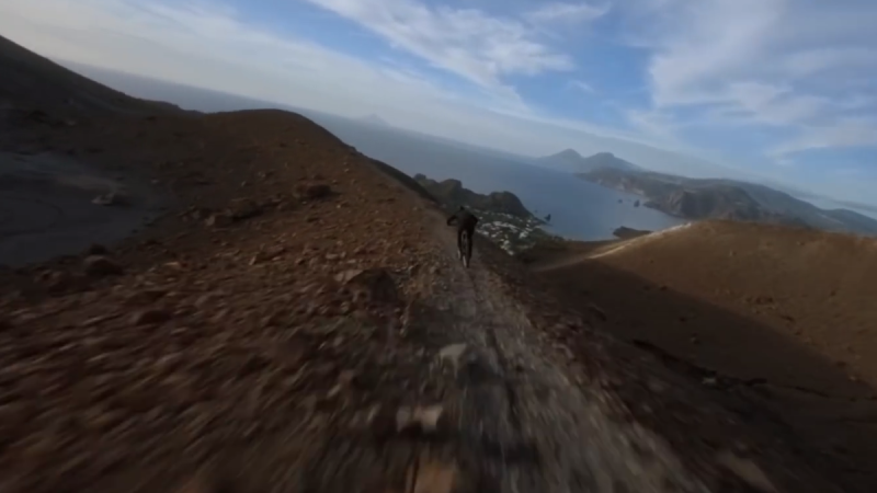 Commencal Bicycles : Chasing volcanoes on a MTB with Kilian Bron