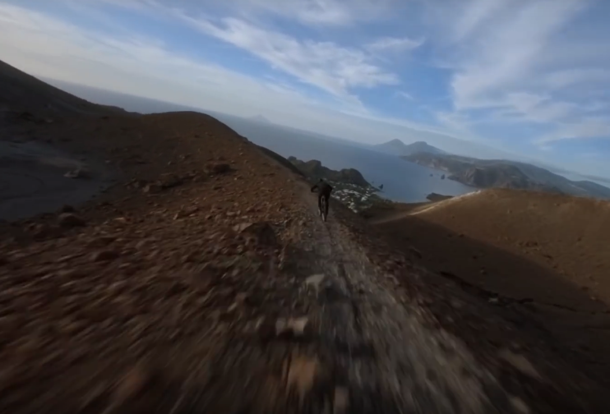 Commencal Bicycles : Chasing volcanoes on a MTB with Kilian Bron