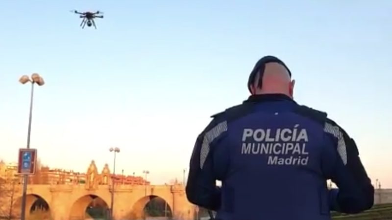 Covid-19 : la police de Madrid utilise des drones avec haut-parleur