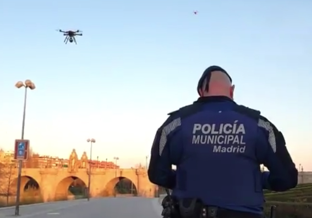 Covid-19 : la police de Madrid utilise des drones avec haut-parleur