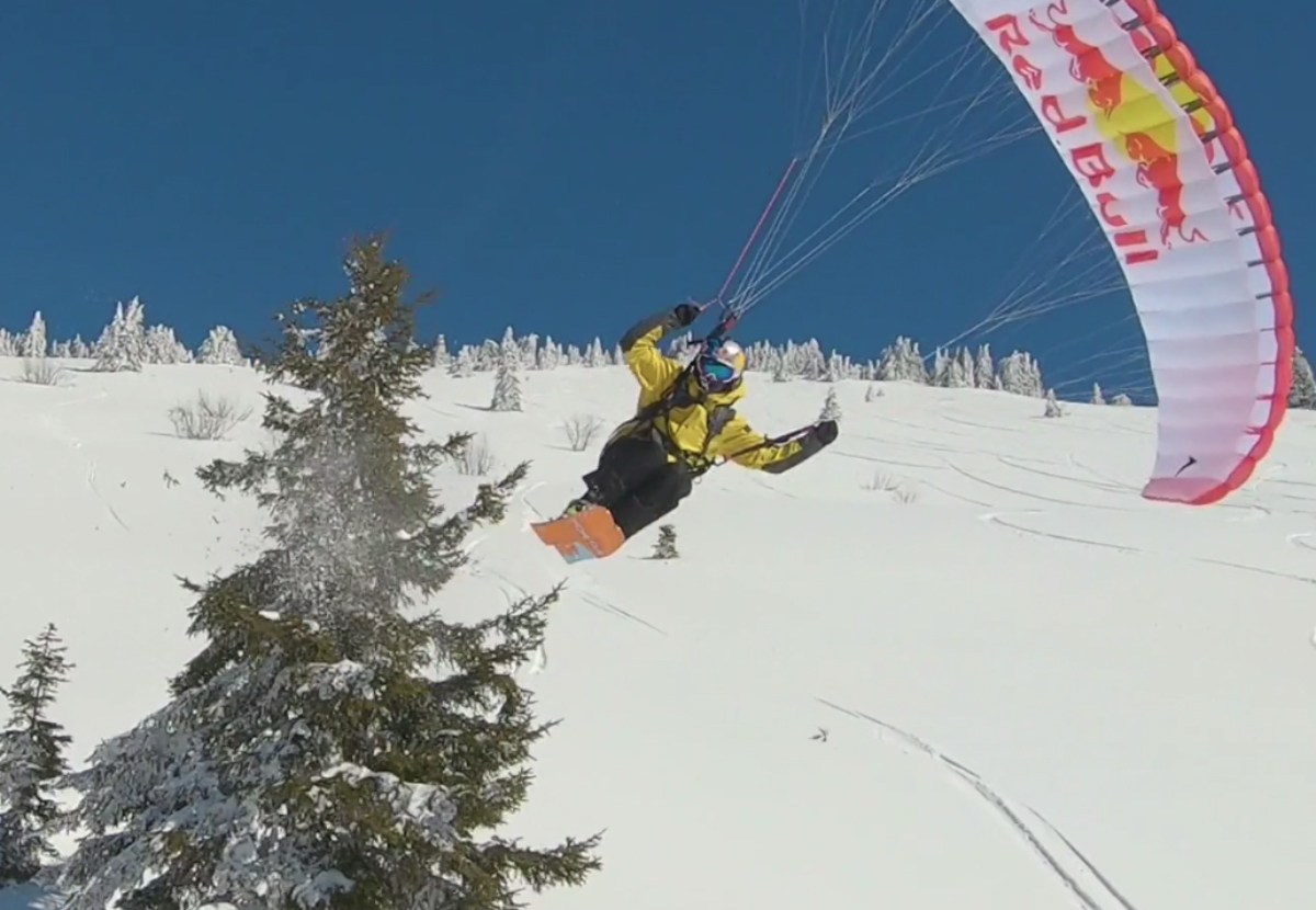 Red Bull et Tomz : Valentin Delluc fait du speed riding pourchassé par un drone