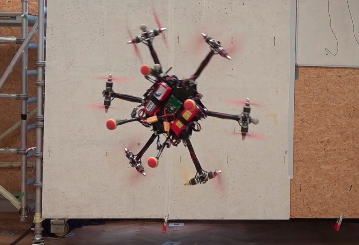 ETH Zürich : un drone à 12 hélices pour un positionnement omnidirectionnel