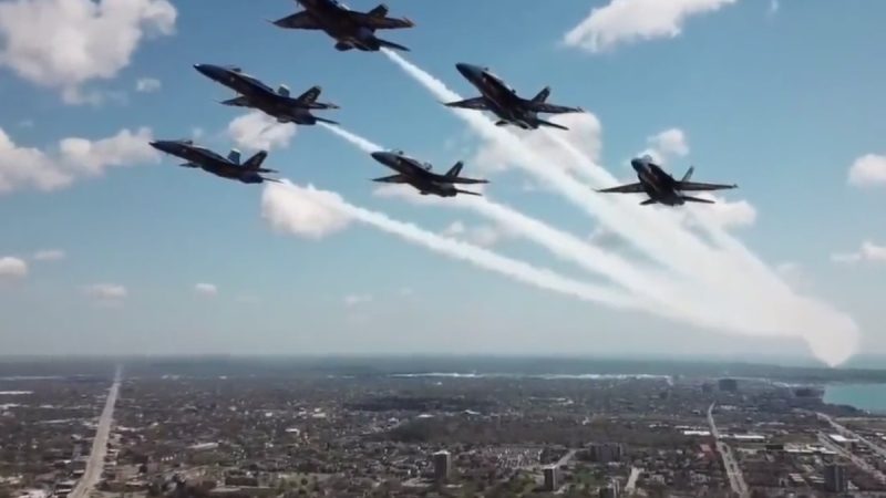 Le drone qui a filmé les Blue Angels de trop près ?