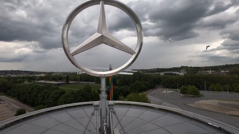 Le musée Mercedes en Cinewhoop
