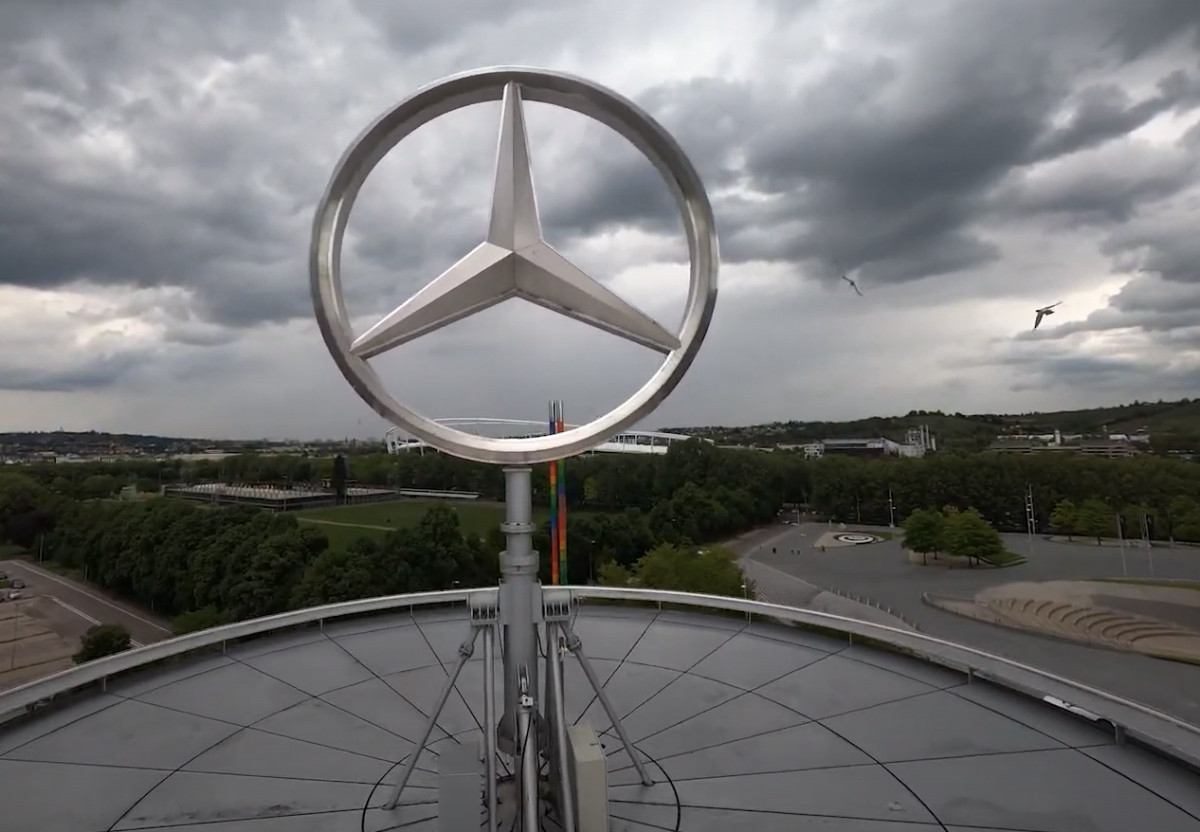 Le musée Mercedes en Cinewhoop