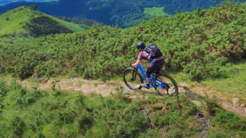 VTT 64 : suivi par le Skydio 2