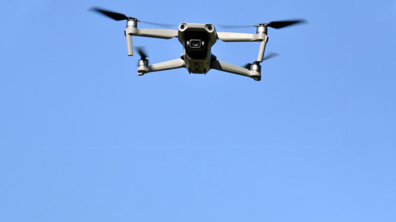 Les drones, la Police et les manifestants