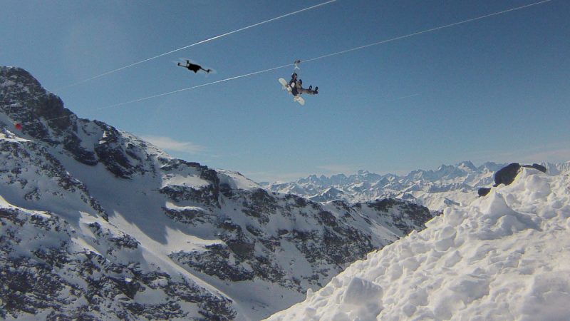 Suisse : collision entre un utilisateur de tyrolienne et un drone