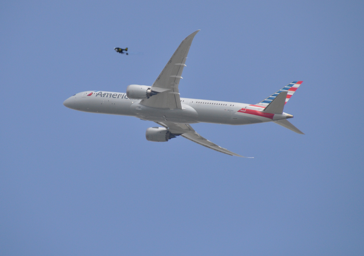 Los Angeles : croisement entre un avion et un jetpack