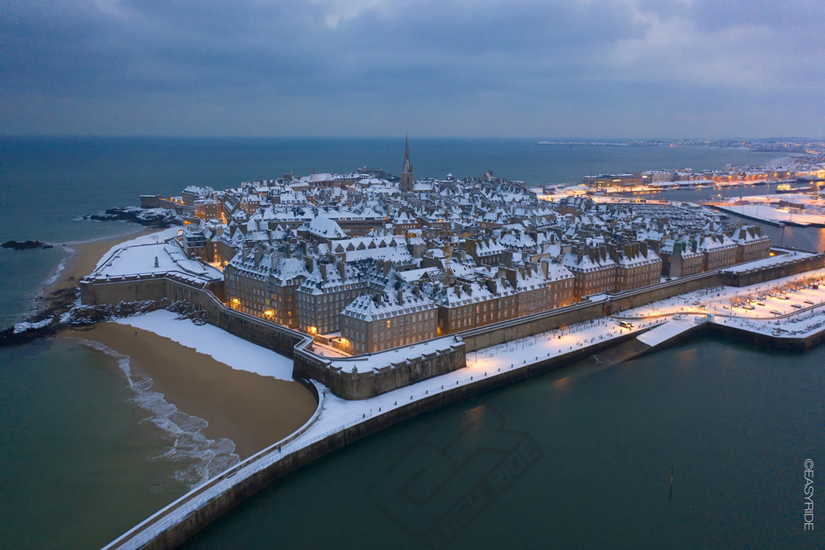 Saint Malo sous la neige, filmé par Easy Ride