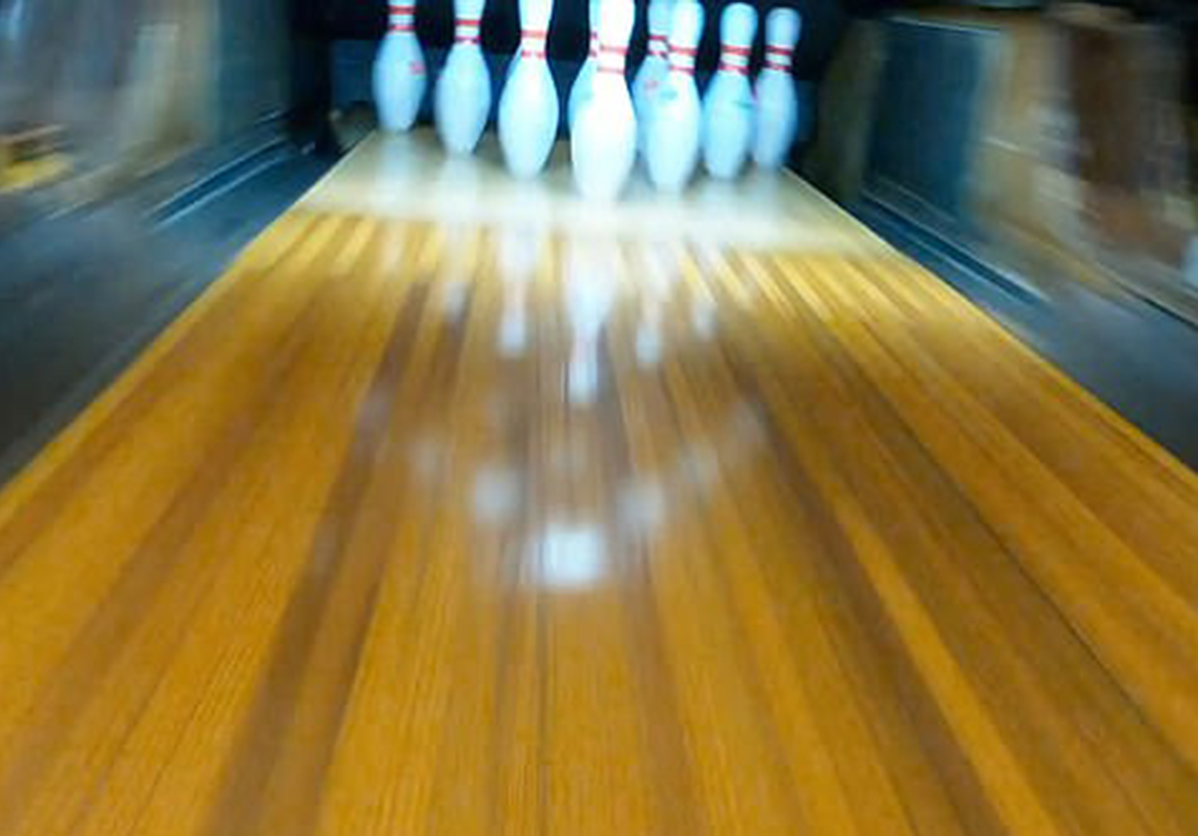 Sky Candy Studios : plan séquence Cinewhoop dans un bowling