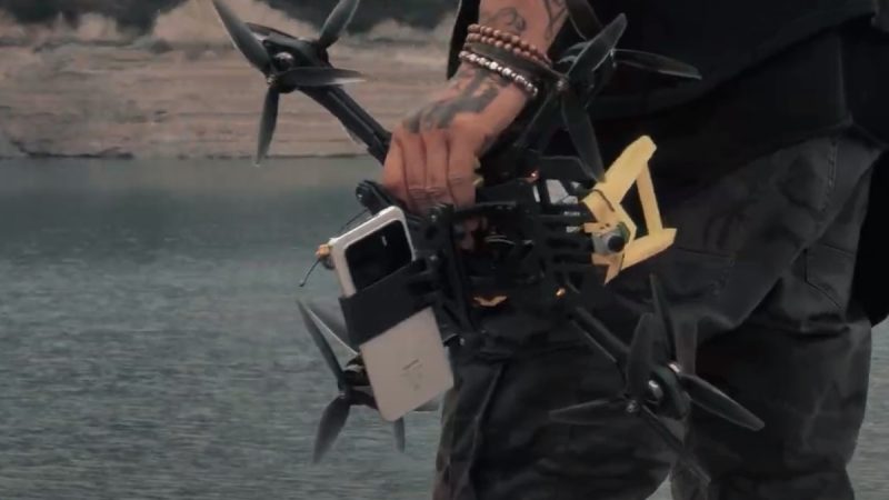 Stéphane Couchoud installe un Xiaomi Mi 11 Ultra sur un (gros) racer