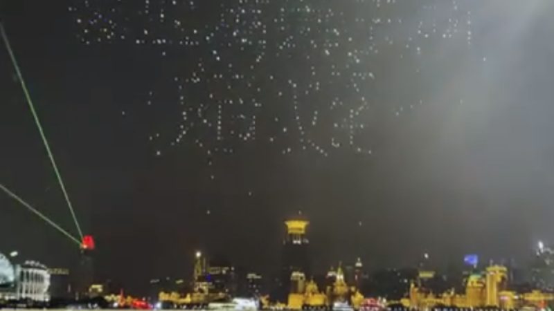 Chine : des drones chutent pendant un show à Shanghai